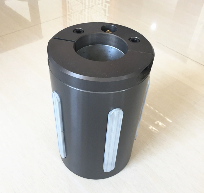 Air-expanded shaft for flexo printing machine